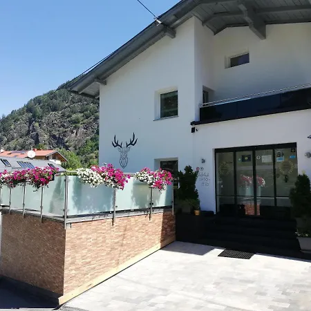 Landhaus Ambachhof Guest house Oetz