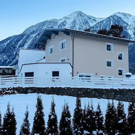 Landhaus Ambachhof 3* Oetz